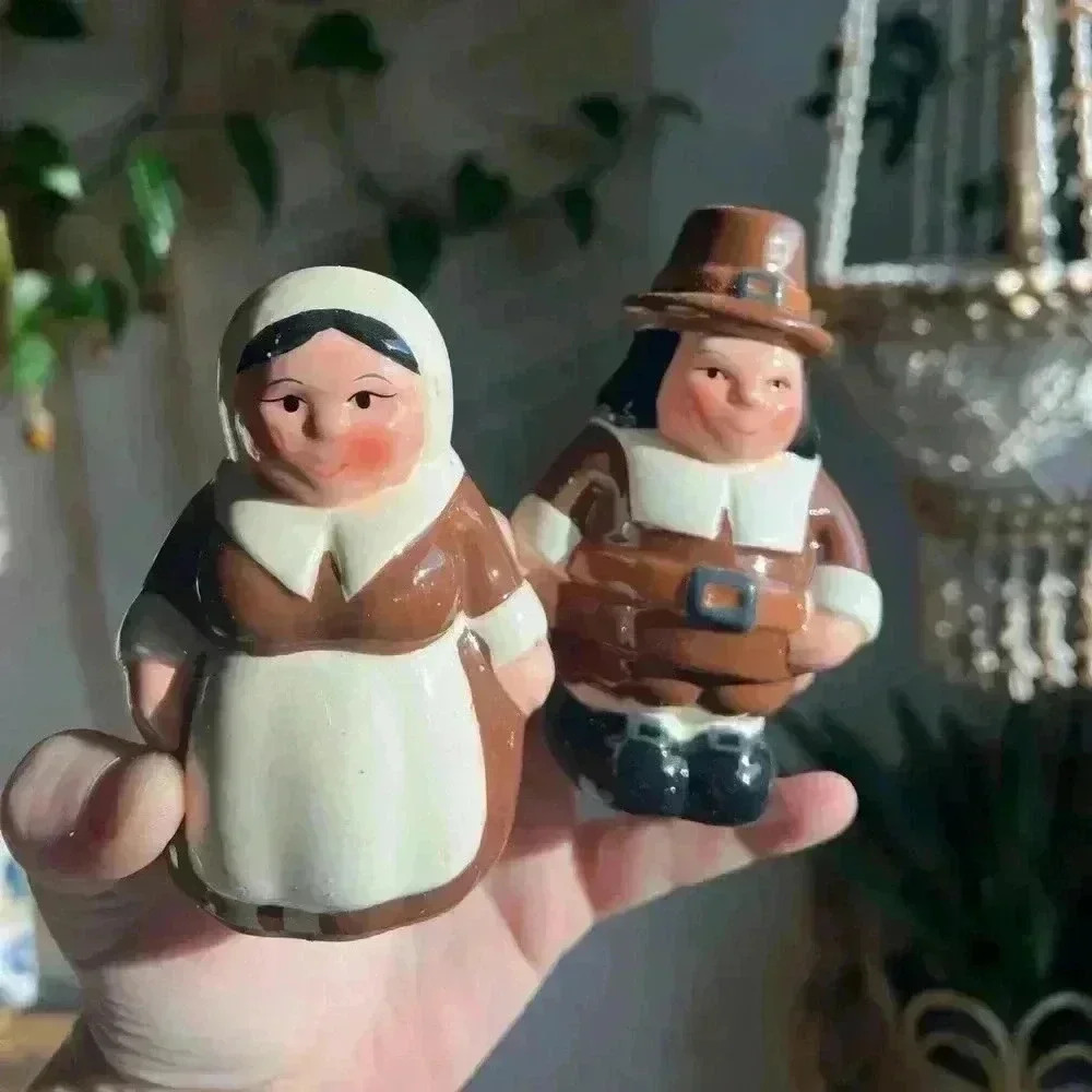Publix 2001 The Pilgrim Pair Salt & Pepper Shakers - Thanksgiving Collectibles